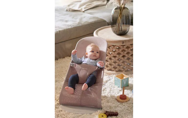 Шезлонг для немовлят BabyBjorn Bouncer BLISS Mesh Dusty Pink — Photo 6