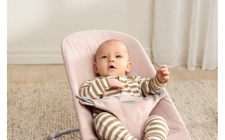 Шезлонг для немовлят BabyBjorn Bouncer BLISS Woven Light Pink Melange — Photo 14
