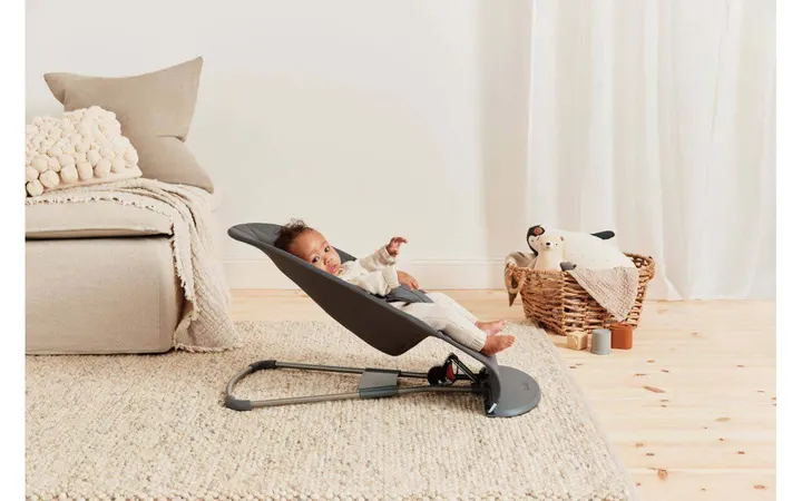 Шезлонг для немовлят BabyBjorn Bouncer BLISS Woven Petal Quilt Antracyt — Photo 14