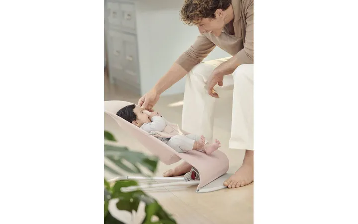 Шезлонг для немовлят BabyBjorn Bouncer BLISS 3D Jersey Light Pink — Photo 9
