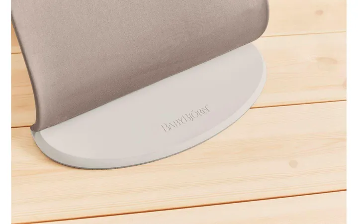 Шезлонг для немовлят BabyBjorn Bouncer BLISS Woven Petal Quilt Sand Grey — Photo 14