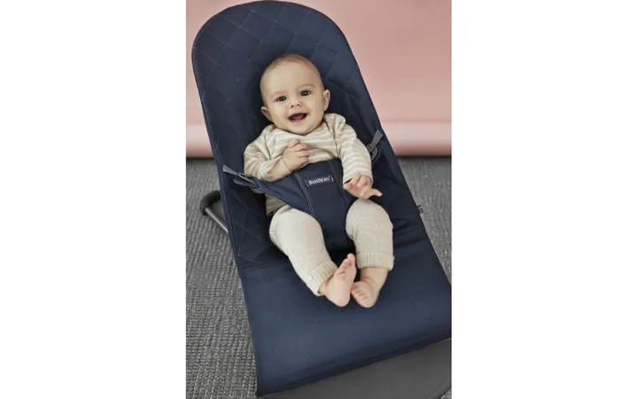 Шезлонг для немовлят BabyBjorn Bouncer BLISS Woven Navy Blue Classic Quilt — Photo 9