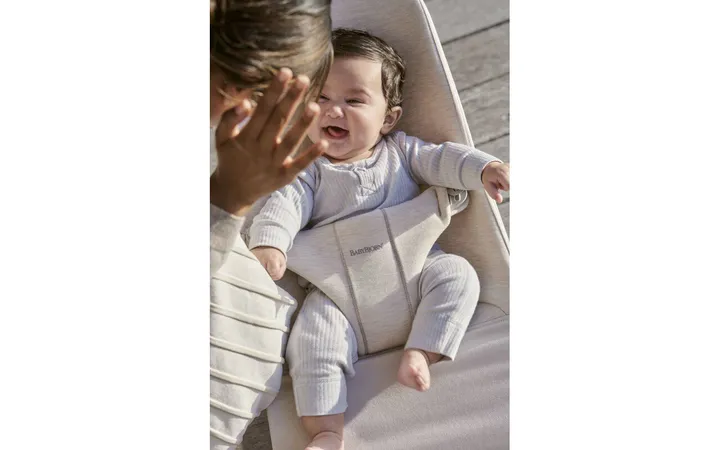Шезлонг для немовлят BabyBjorn Bouncer BLISS 3D Jersey Light Beige — Photo 9