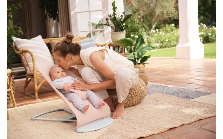 Шезлонг для немовлят BabyBjorn Bouncer BLISS Woven Light Pink Melange — Photo 15