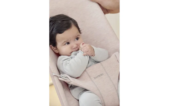 Шезлонг для немовлят BabyBjorn Bouncer BLISS 3D Jersey Light Pink — Photo 11