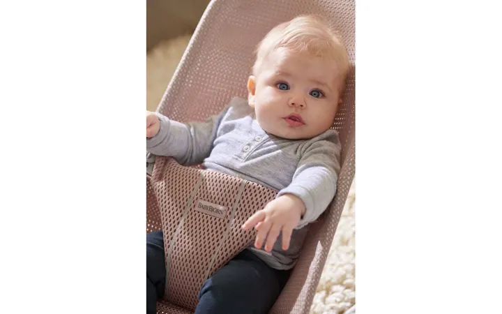 Шезлонг для немовлят BabyBjorn Bouncer BLISS Mesh Dusty Pink — Photo 9