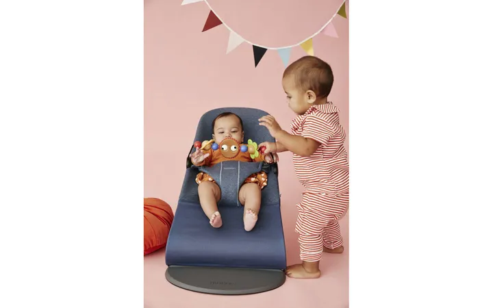 Дуга з іграшками на шезлонг BabyBjorn Balance Googly Eyes Bright — Photo 11