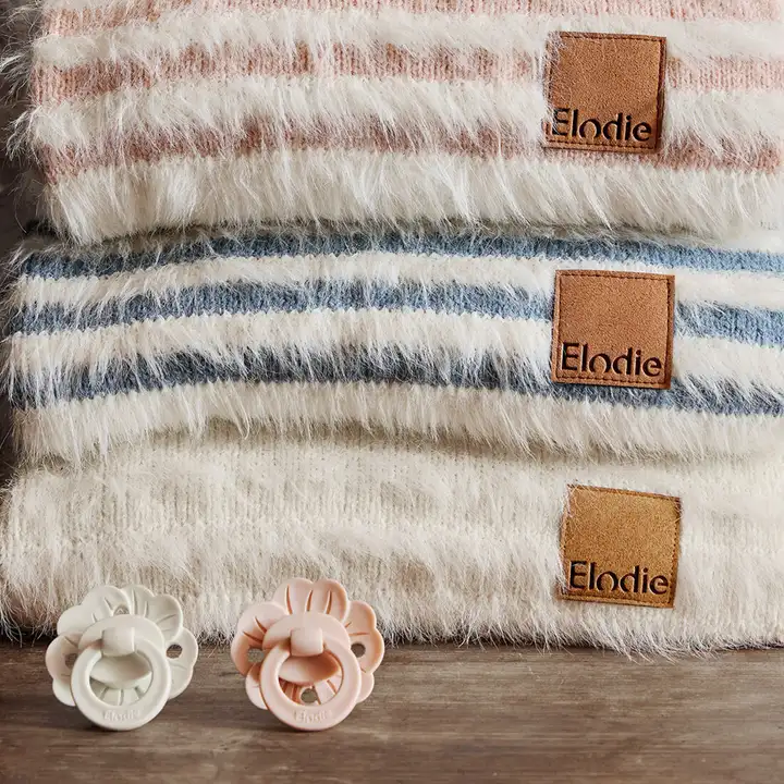 Плед Elodie Details furry Knit Blanket Berry Blue — Photo 6