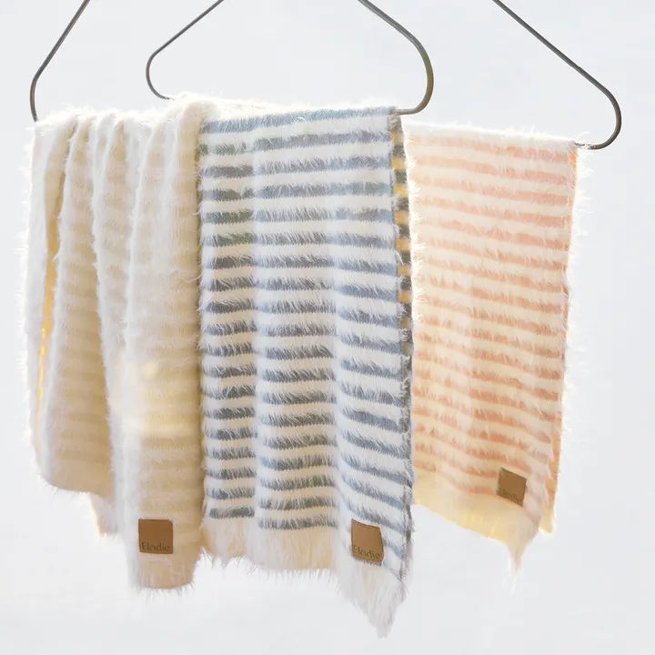 Плед Elodie Details furry Knit Blanket Berry Blue — Photo 7