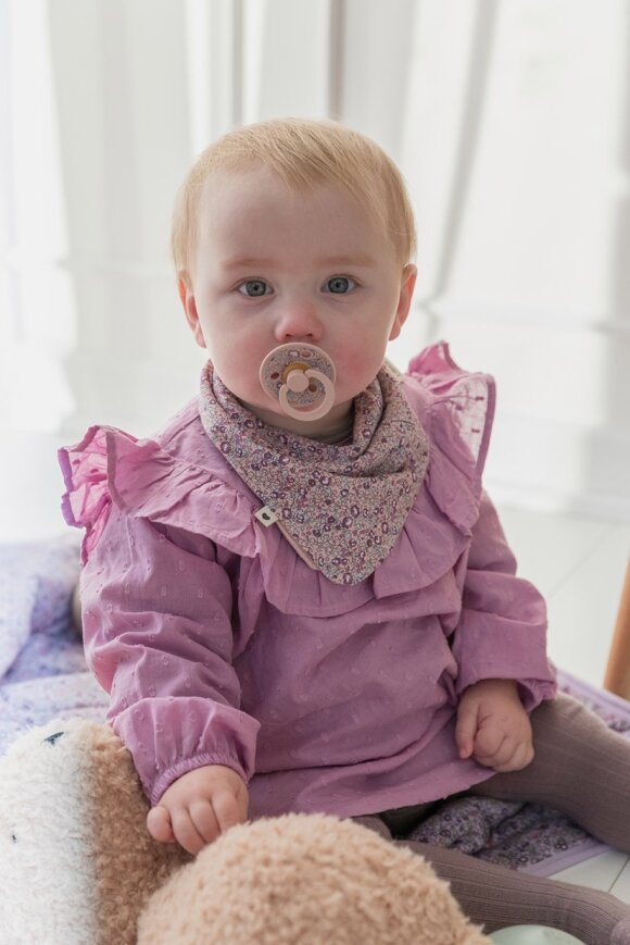 Нагрудник BIBS x Liberty Bandana Bib – Chamomile Lawn Violet Sky — Photo 6