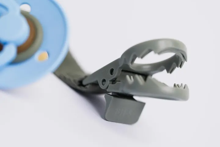 Тримач-стрічка для пустушки з петлею BIBS Pacifier Clip Loop Pine — Photo 27