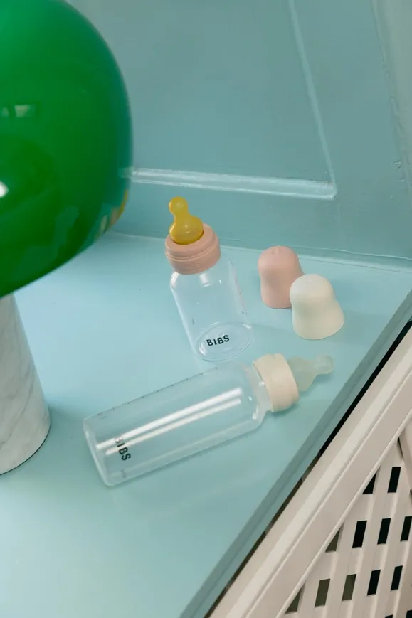 Дитяча пляшечка BIBS Baby Bottle Round Latex 150 мл Slow Flow (повільний поток) Ivory — Photo 10