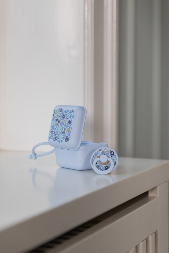 Контейнер для пустушок BIBS x Liberty Pacifier Box – Chamomile Lawn Baby Blue — Photo 7