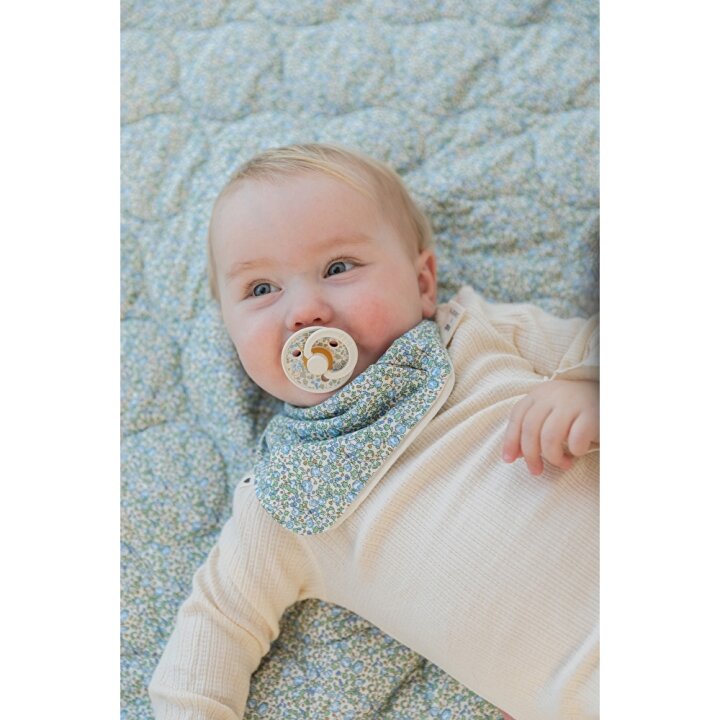 Нагрудник BIBS x Liberty Bandana Bib – Chamomile Lawn Baby Blue — Photo 4