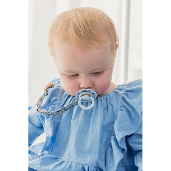 Тримач для пустушки BIBS x Liberty Pacifier Clip – Chamomile Lawn Baby Blue — Photo 6